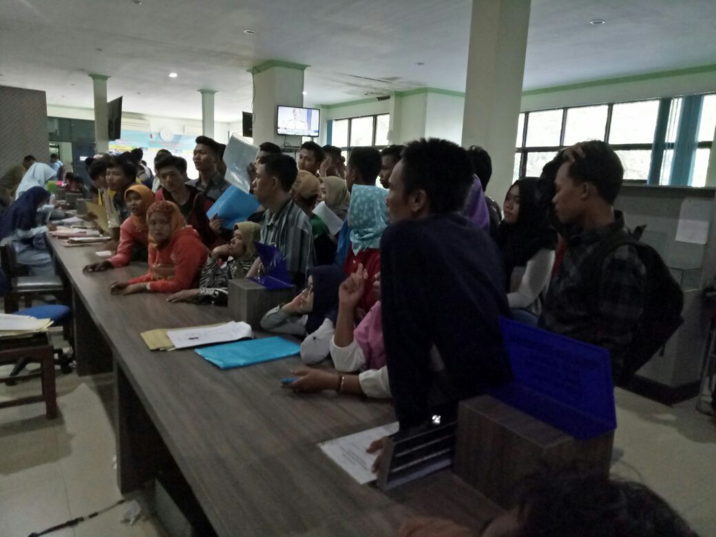 Pelayanan Dispendukcapil membludak setelah lebaran