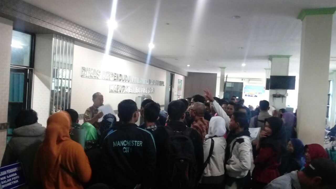 Pemohon Legalisir KK, KTP dan Akta Membludak