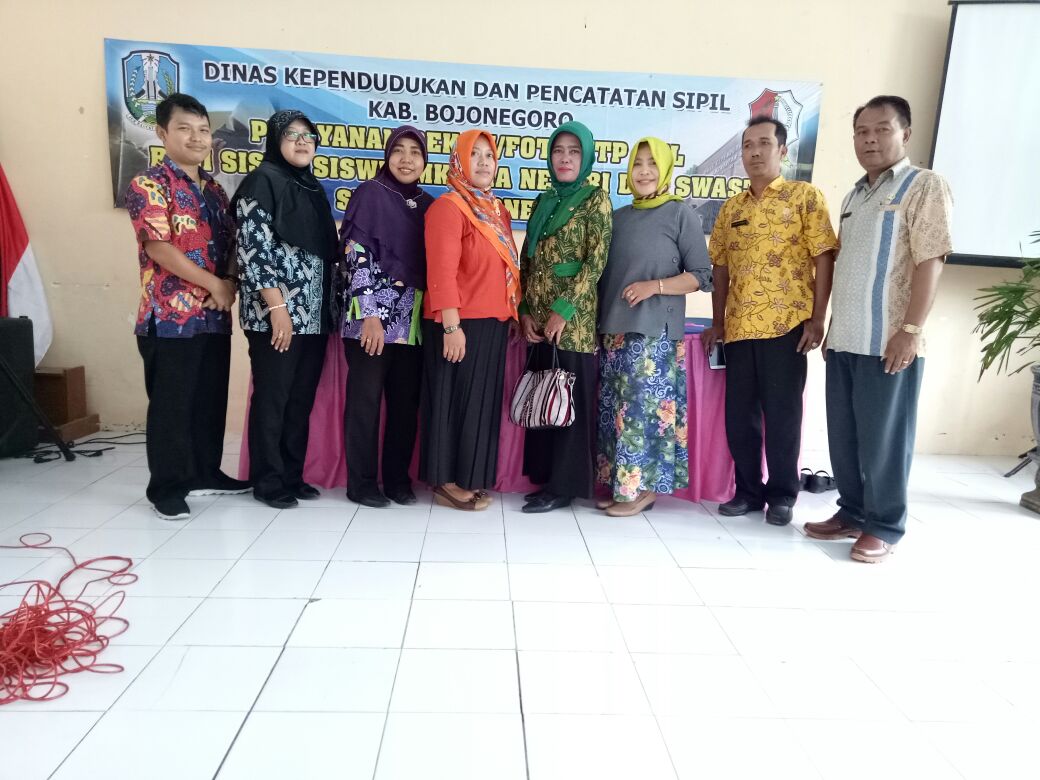 Dispendukcapil Bojonegoro melakukan Perekaman KTP-el Pemula di SMA/SMK yang ada di Kab.Bojonegoro