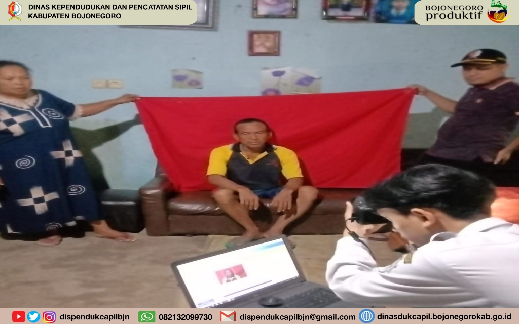 Jemput Bola Perekaman KTP el bagi Lansia dan Disabilitas Kecamatan Kepohbaru