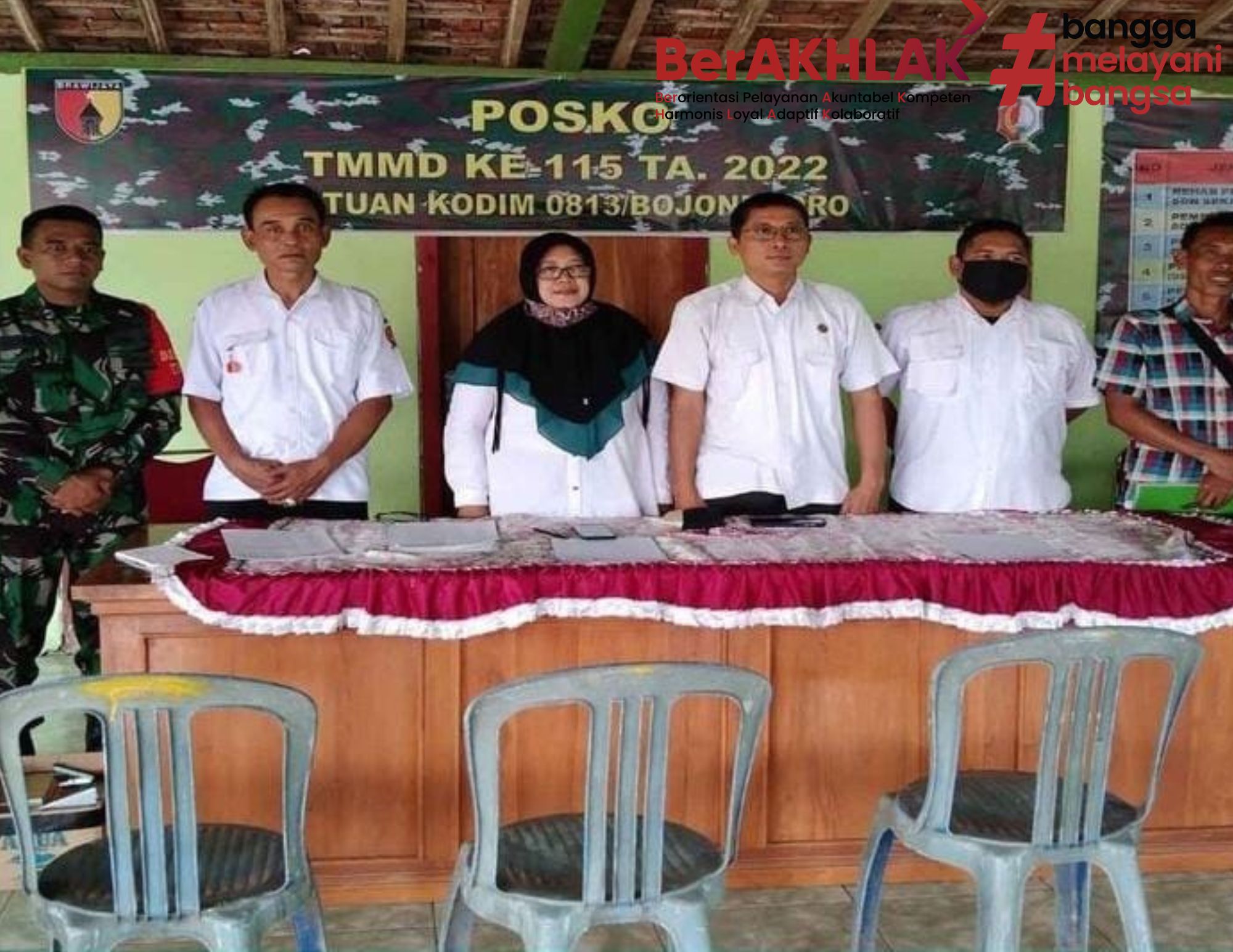 Menyukseskan dan Berpartisipasi kegiatan TNI Manunggal Membangun Desa (TMMD) ke-115